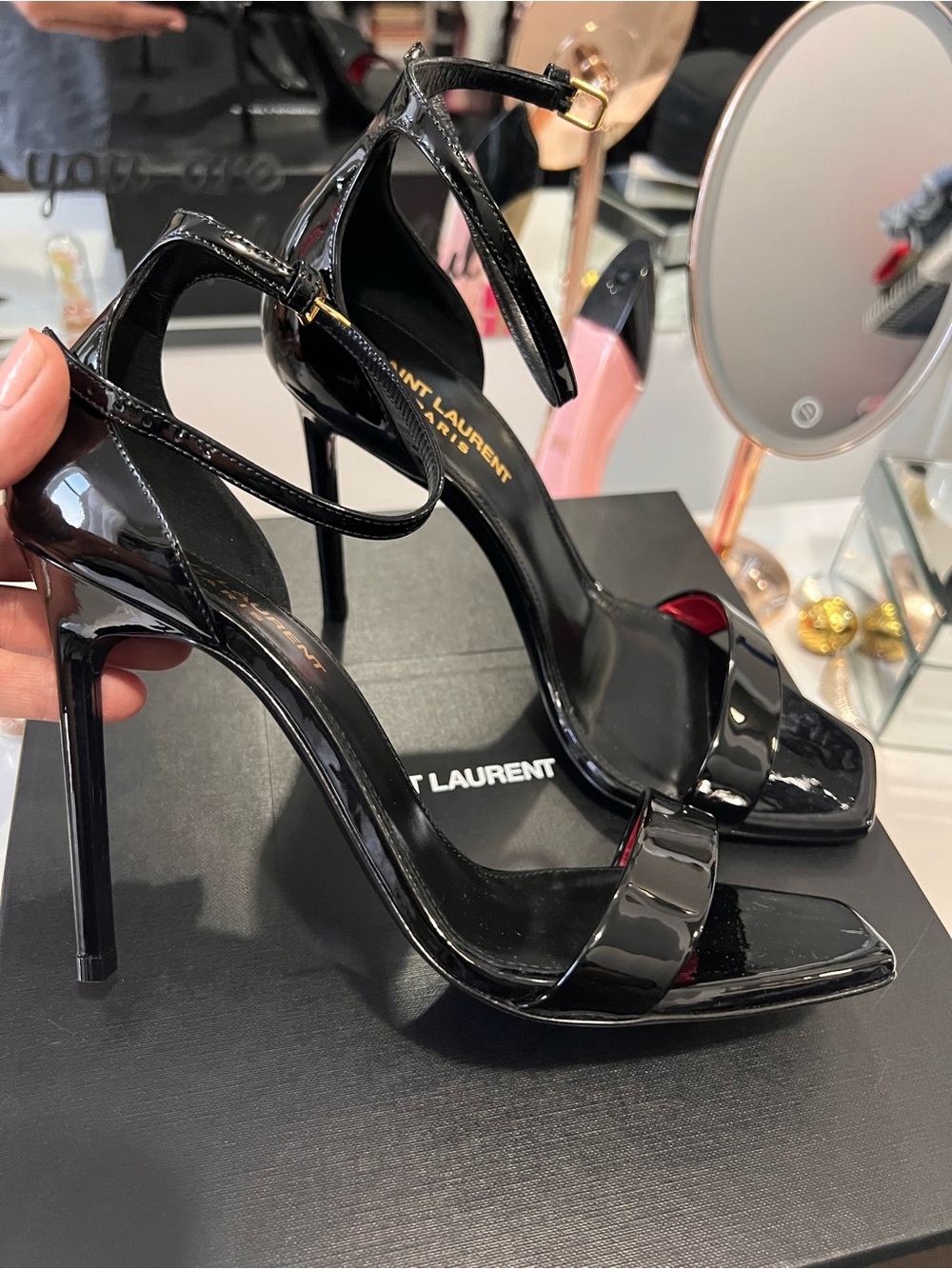 Saint Laurent AMBER 105 ASTRAP SAN VERN CHIF
VERNICE CHIFFON